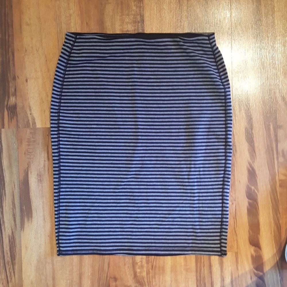 Old Navy black/grey striped stretch pencil skirt